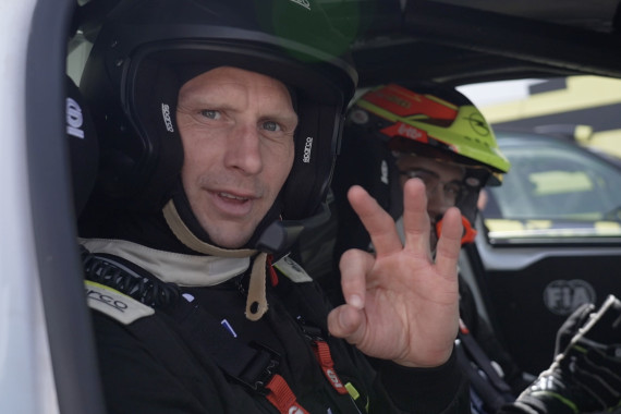 Footage der Rallye-Fahrt, der Vorstellung und des Formula-E-Simulators