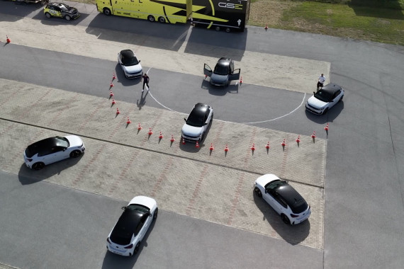 Footage mit Drohnenbildern von der Opel-Corsa-GSE-Startaufstellung