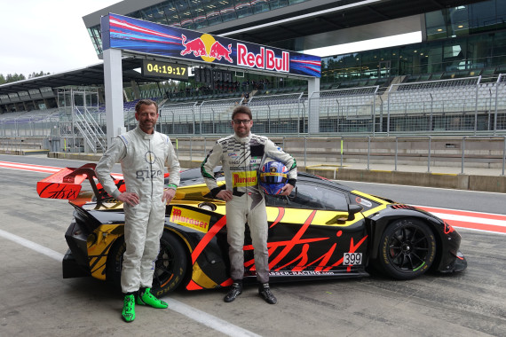 Gottfried Grasser und Gerhard Tweraser vor ihrem Lamborghini Huracán GT3 Evo 2 (Copy: GRT Grasser Racing Team)