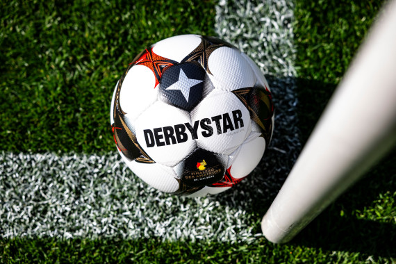 Individuelles Balldesign für den elften Finaltag der Amateure