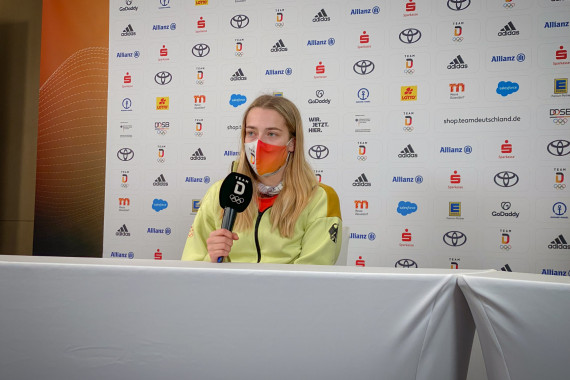 Hannah Neise ist die erste deutsche Olympiasiegerin im Frauen-Skeleton. Auf der Pressekonferenz in Yanqing spricht die 21-Jährige über ihren Erfolg.