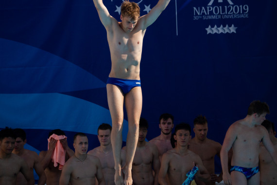 Wasserspringer Alexander Lube während der Qualifikation vom 1m Brett