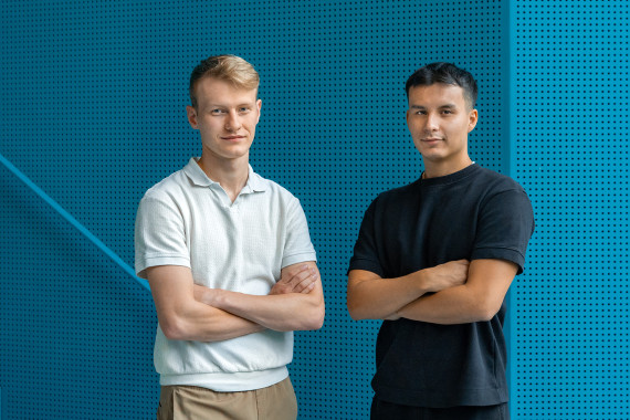 W1NNAS wurde 2022 von den Gründern Pablo Klüppelberg (r) und Ben Decker (l) ins Leben gerufen.