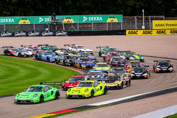 Beim Rennstart der DTM am Sachsenring präsentierte sich Ayhancan Güven hellwach