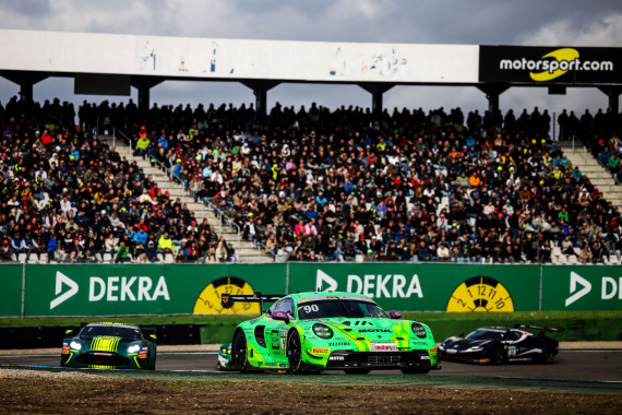 In seinem Porsche 911 GT3 R fuhr Ayhancan Güven zum Sieg