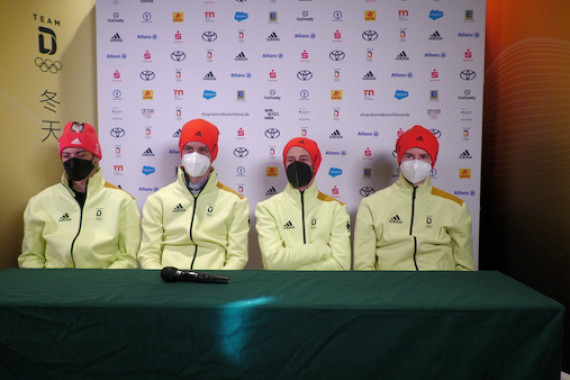 Die Skispringer Karl Geiger, Markus Eisenbichler, Stephan Leyhe und Constantin Schmid haben auf der Pressekonferenz des Team Deutschland über ihren Erfolg im Team-Wettbewerb gesprochen.