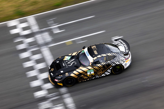 Beendet den Test auf Platz 1: Der Mercedes-AMG GT4 von Denis Bulatov und Marcel Lenerz