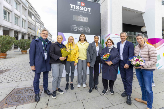 Noch 1.000 Tage bis zu den The World Games 2029 Karlsruhe. Von links: Dr. Frank Mentrup (Oberbürgermeister Karlsruhe & Präsident des Organisationskomitees), Anna Arzhanova (IWGA-Präsidentin), Mia Bitsch (TWG2029 Athlete Karate), Lucie-Marie Kretzschmar (TWG2029 Athlete Beachhandball), Mikaelle Assani (TWG2029 Ambassador), Theresa Schopper (Sportministerin Baden-Württemberg), Michael Mronz (Präsidiumsmitglied DOSB), Dr. Babette Kibele (Abteilungsleiterin Sport & Ehrenamt im Bundeskanzleramt),