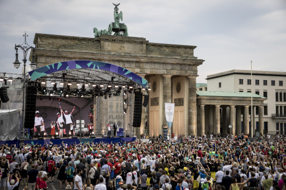 Auf Wiedersehen in Berlin Ausgelassene Stimmung zum großen Finale am Brandenburger Tor