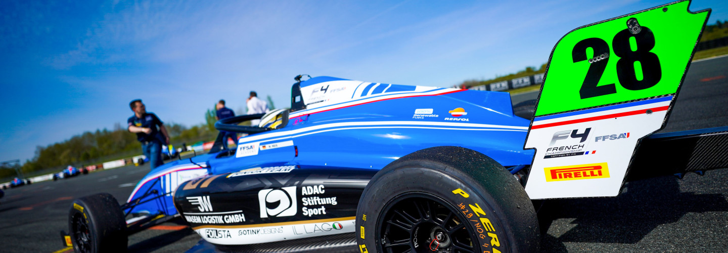 Die ADAC Stiftung Sport unterstützt die Fahrer des ADAC Formel 4 Junior Team