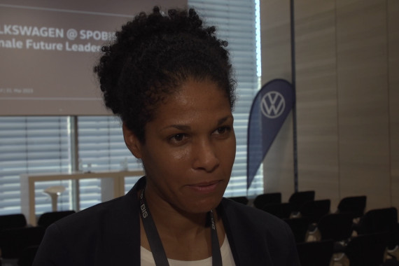 Im Interview spricht Navina Omilade, SHFV-Vizepräsidentin und ehemalige Nationalspielerin, u.a. über die Entwicklung im Frauenfußball der letzten 20 Jahre.