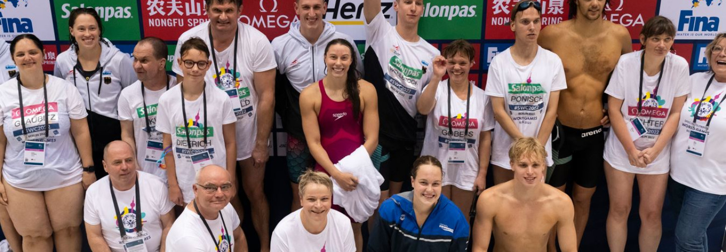 „Wir sind eine Schwimmerfamilie“ – Special Olympics und FINA-Athlet*innen nach den gemeinsamen Staffeln beim FINA Weltcup in Berlin