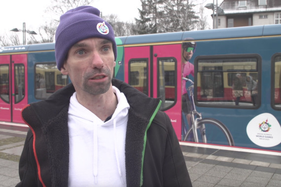 Im Interview spricht Special-Olmypics-Athlet Robert Herberg u.a. über seine Vorfreude auf die Special Olympics World Games 2023 und über die Besonderheit der S-Bahn im Berliner Weltspiele Design.