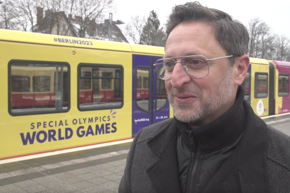 Im Interview spricht Albert Tuemann, Chief Marketing and Communications Officer bei den Special Olympics World Games Berlin 2023, u.a. über die Besonderheit der S-Bahn im Design der Berliner Weltspiele sowie über seine Vorfreude auf die Spiele im Sommer.