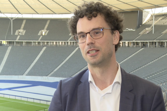 Im Interview spricht Sven Albrecht, Geschäftsführer Special Olympics World Games Berlin 2023, u.a. über die Präsentation der Sonderbriefmarke und die aktuellen Vorbereitungen auf die Weltspiele.