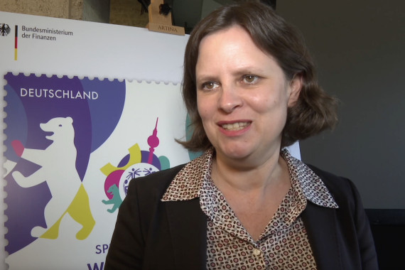 Im Interview spricht Juliane Seifert, Staatssekretärin im Bundesministerium des Innern und für Heimat, u.a. über die Präsentation der Briefmarke und die Bedeutung der Weltspiele für die Stadt Berlin.