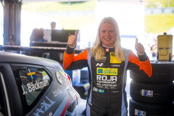 Jessica Bäckman startet im zweiten Rennen von der Pole Position