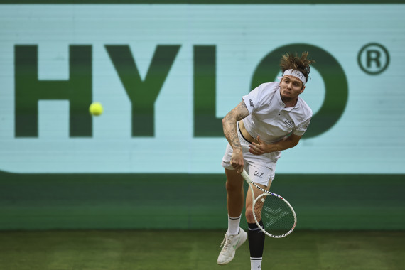 Bublik besiegelte mit einer starken Rasen-Vorstellung das Achtelfinalaus von Jan-Lennard Struff