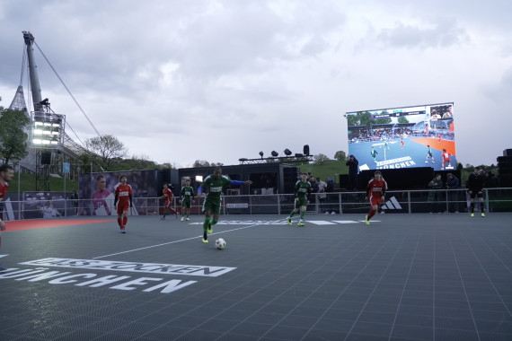 Im Vorfeld der UEFA EURO 2024 hat adidas die Eventreihe "Lass Zocken" im Münchener Olympiapark gestartet.