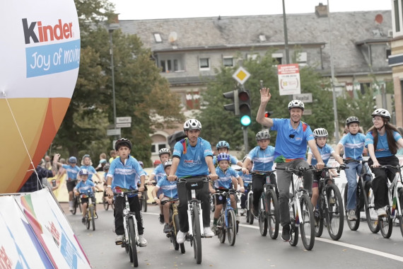 Footage: Jens Voigt begleitet den Auftakt der Deutschland Tour in Bad Orb