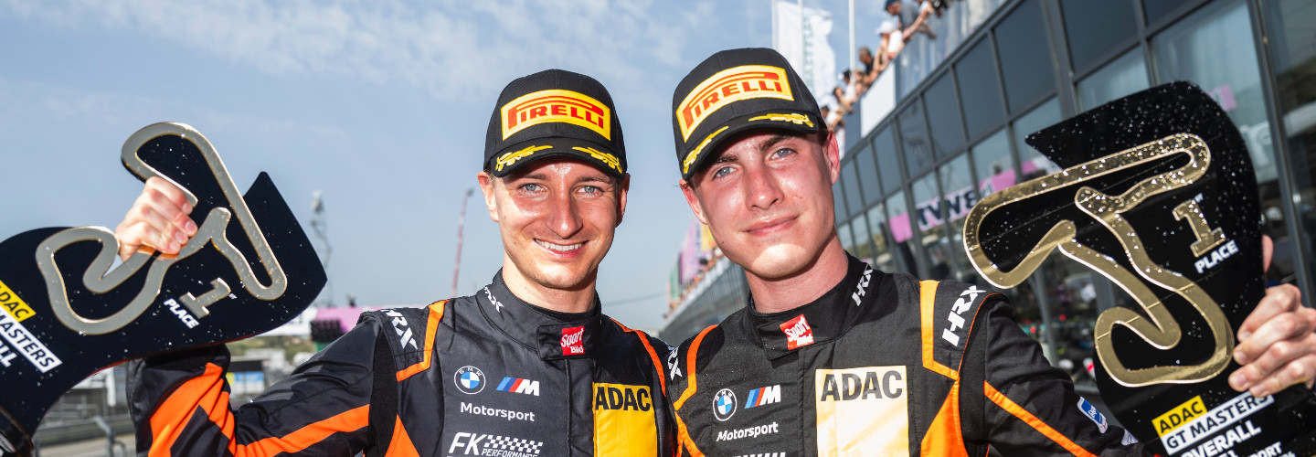 Die strahlenden Sieger: Tim Zimmermann und Leyton Fourie von FK Performance Motorsport