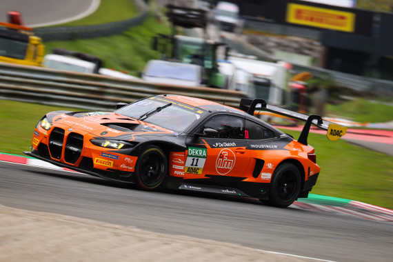Leyton Fourie und Tim Zimmermann haben im FK Performance Motorsport BMW gewonnen