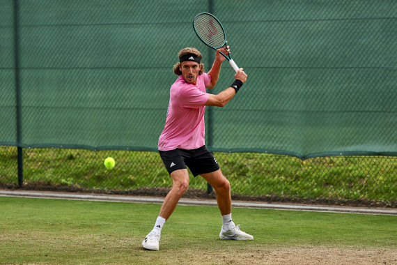 Stefanos Tsitsipas kämpft gegen den deutschen Wildcard-Starter Henri Squire um das Ticket für das Achtelfinale bei den 31. TERRA WORTMANN OPEN