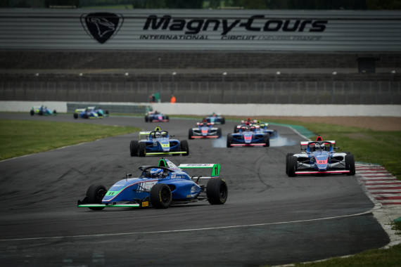 Der Einsatz in der Formel 4 bietet kalkulierbare Kosten und ein sportlich attraktives Umfeld