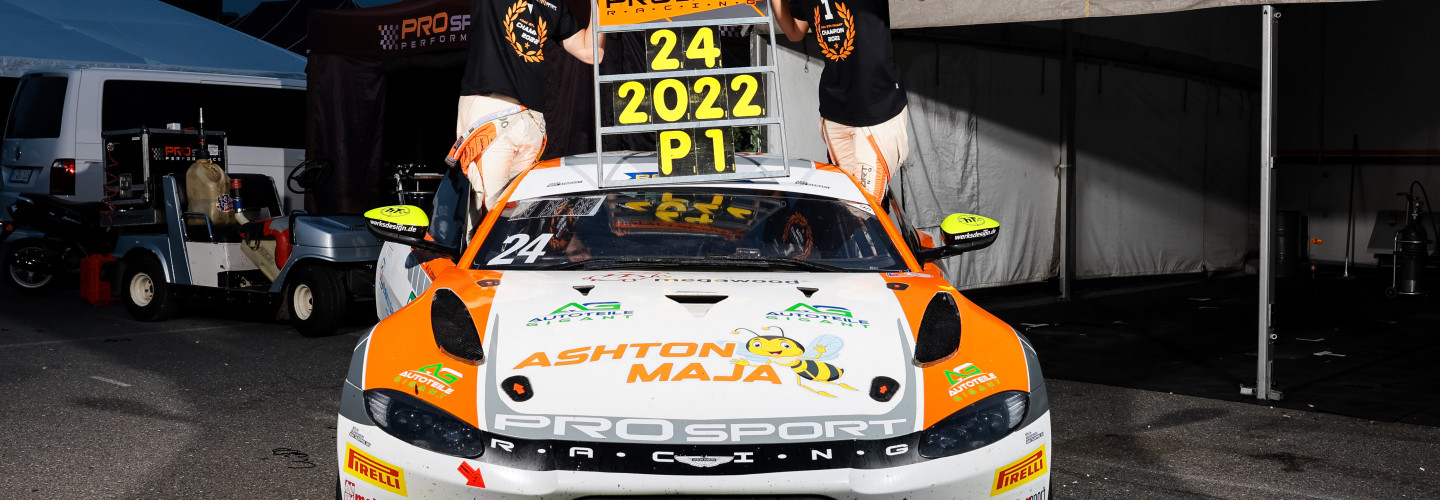 Die beiden Champions auf ihrem Aston Martin Vantage GT4
