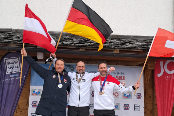 Siegerehrung - Masters-Wertung, in der Mitte Reinhold Heibel