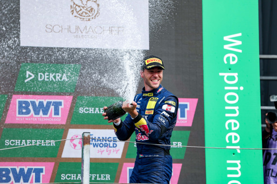 Mit acht Punkten Vorsprung steht Kelvin van der Linde an der Tabellenspitze