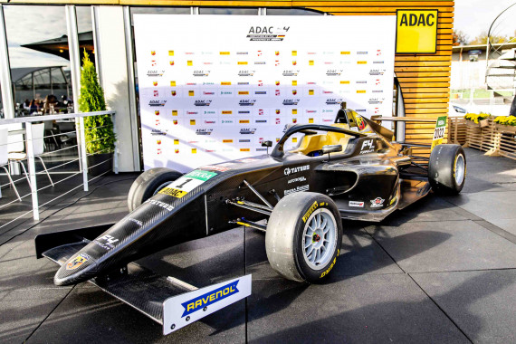 Erstmals kommt der neue 180 PS starke Bolide in der ADAC Formel 4 zum Einsatz