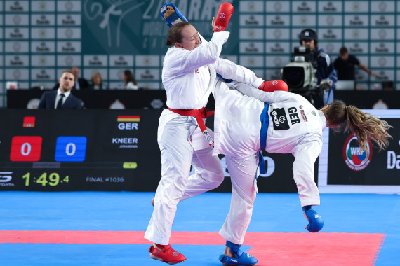 Johanna Kneer (rechts) dominierte das Finale gegen Sofya Berlutseva