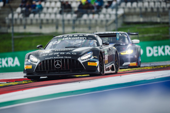 Platz vier ging an die Mercedes-AMG-Piloten Alain Valente und Ralf Aron