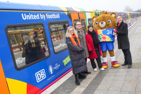 Die S-Bahn Berlin schürt die Vorfreude auf die UEFA Fußballeuropameisterschaft im Sommer