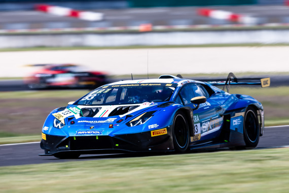 Paul Motorsport aus Dresden und ADAC Stiftung Sport Förderpilot Simon Connor Primm aus Großschirma feiern ihr Heimspiel auf dem Dekra Lausitzring