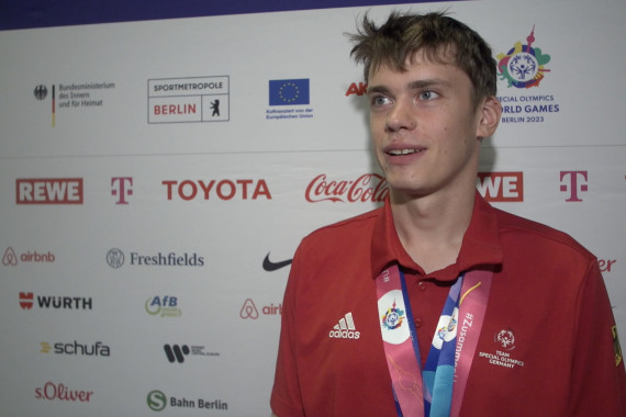 Im Interview spricht der deutsche Special-Olympics-Schwimmer Leo Heckel u.a. über seine Erlebnisse bei den Spielen und die mediale Aufmerksamkeit.
