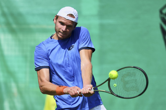 Lokalmatador Louis Wessels gelang am 1. Qualifikationstag im 3. Anlauf endlich der 1. Sieg in Halle