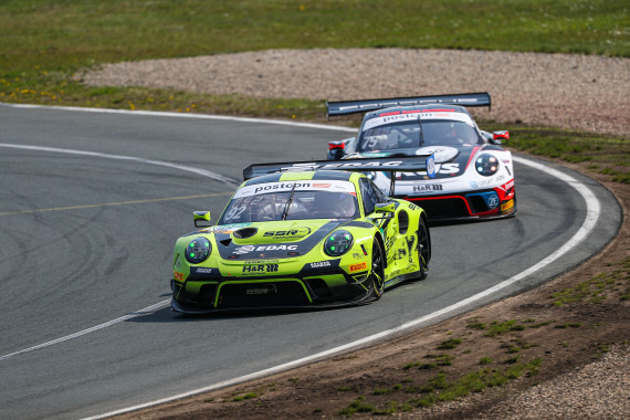 Die Titelverteidiger Michael Ammermüller (v.) und Christian Engelhart starten 2021 für verschiedene Porsche-Teams 