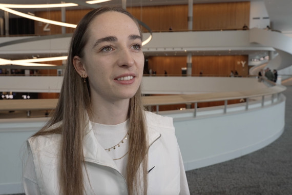 Im Interview spricht Fußball-Nationalspielerin Sophia Kleinherne u.a. über nötige Entwicklungsschritte im Frauen- und Mädchenfußball sowie über Chancen, die die Heim-EM 2029 im Bezug auf Nachhaltigkeit und Ehrenamt bieten kann.