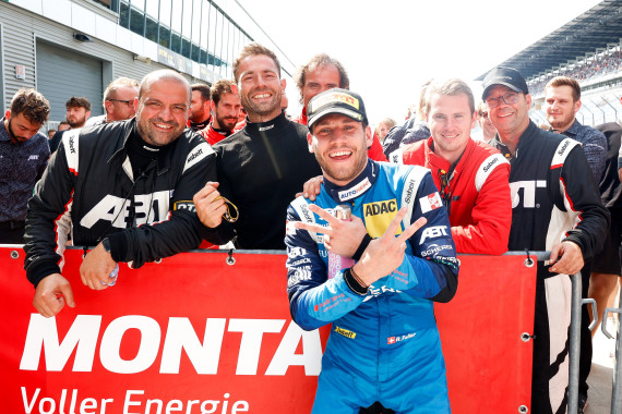 Mit seinem Team Abt Sportsline jubelte Ricardo Feller über seinen zweiten Podiumsplatz der Saison