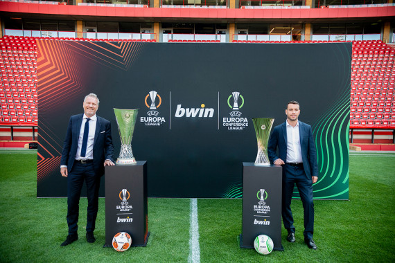 von links Guy-Laurent Epstein UEFA und Stephan Heilmann bwin .jpg