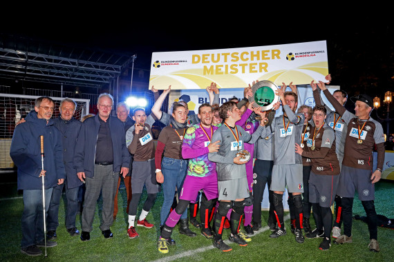 Die Gewinner der Blindenfußball-Bundesliga 2021.