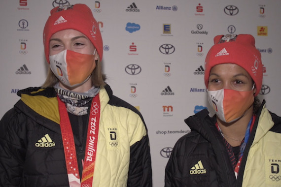 Im Interview sprechen Mariama Jamanka und Alexandra Burghardt über den Gewinn der Silbermedaille.