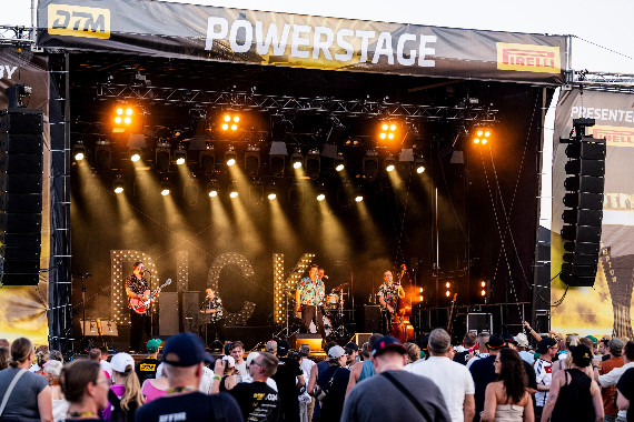 Dick Brave sorgt für Festival-Stimmung beim DTM-Finale