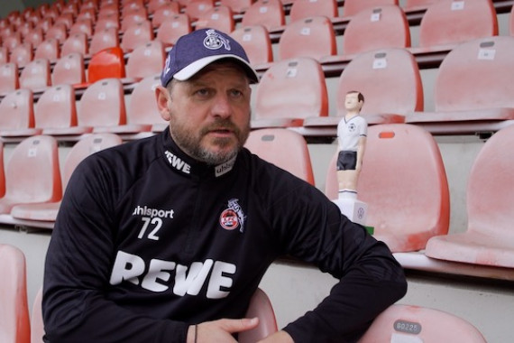 Den ersten Titel hat Steffen Baumgart als Trainer des 1. FC Köln nun schon sicher. Fans und Experten haben abgestimmt: Seine Erklärung für den Hinweis an Anthony Modeste, die Laufleistung erst einzustellen, wenn er an der Seitenlinie Ruhe gibt, ist der Fußballspruch des Jahres 2021.