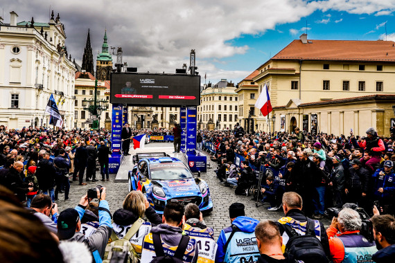 Der Start der zweiten Central European Rally (CER) ist am 17. Oktober wieder vor der Prager Burg in der tschechischen Hauptstadt geplant