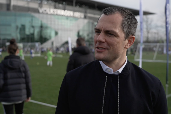 Im Interview spricht Marcel Schäfer, Geschäftsführer Sport des VfL Wolfsburg, u.a. über die Kinderfußball-Tour sowie die Vorteile der neuen Kinderfußball-Spielformen - auch für die Bundesliga.