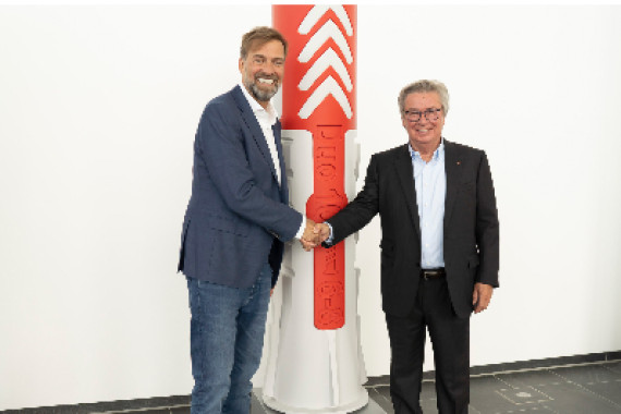 Coach Jürgen Klopp, the new fischer brand ambassador, and company owner Prof Klaus Fischer.