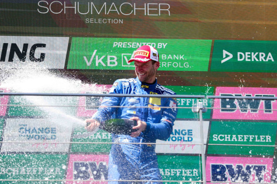 Großer Jubel bei Maro Engel über den Sieg im DTM-Sonntagslauf